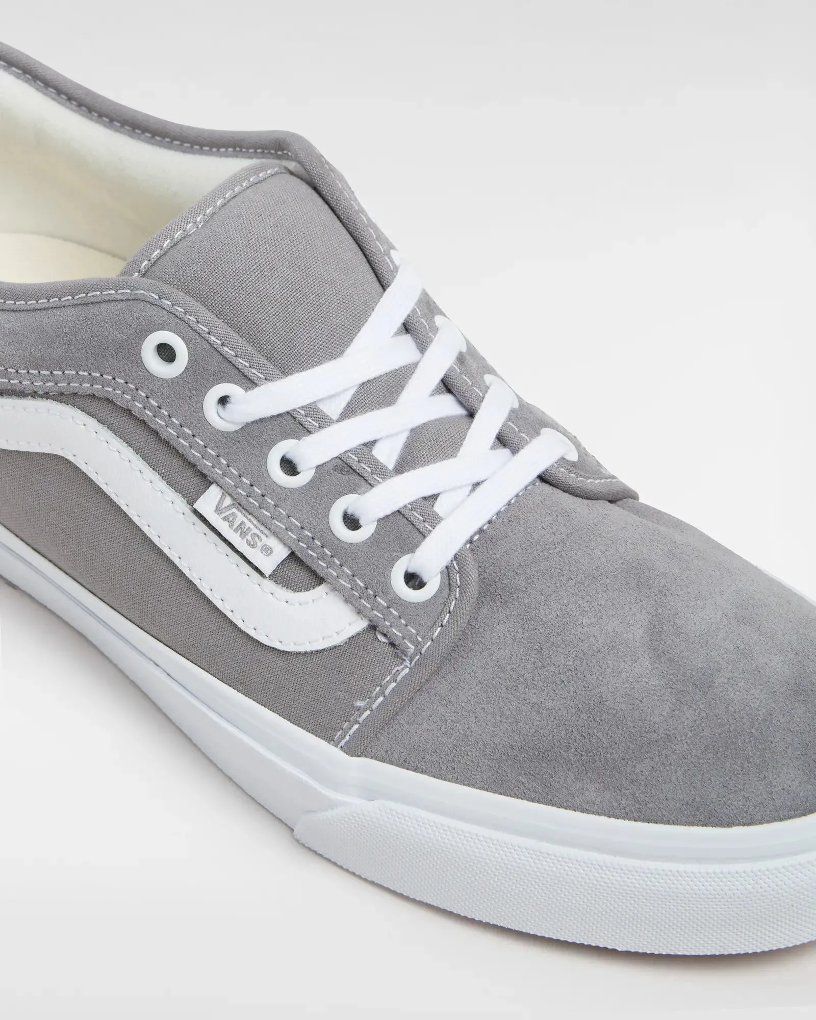 Chukka Low Sidestripe Shoes in Light Grey