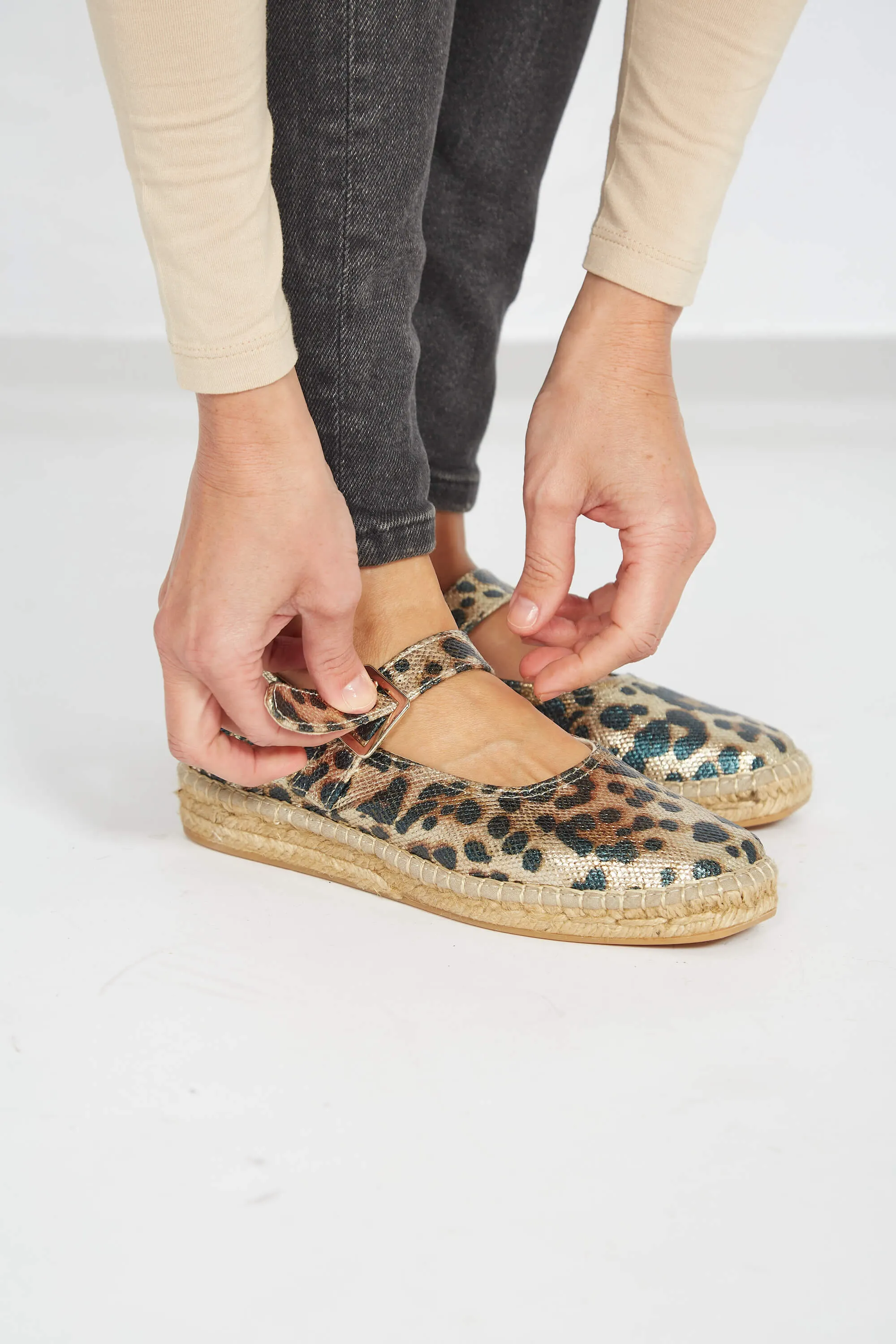 Leopard Vegan Recycled Linen & Jute Manoletinas | Multi