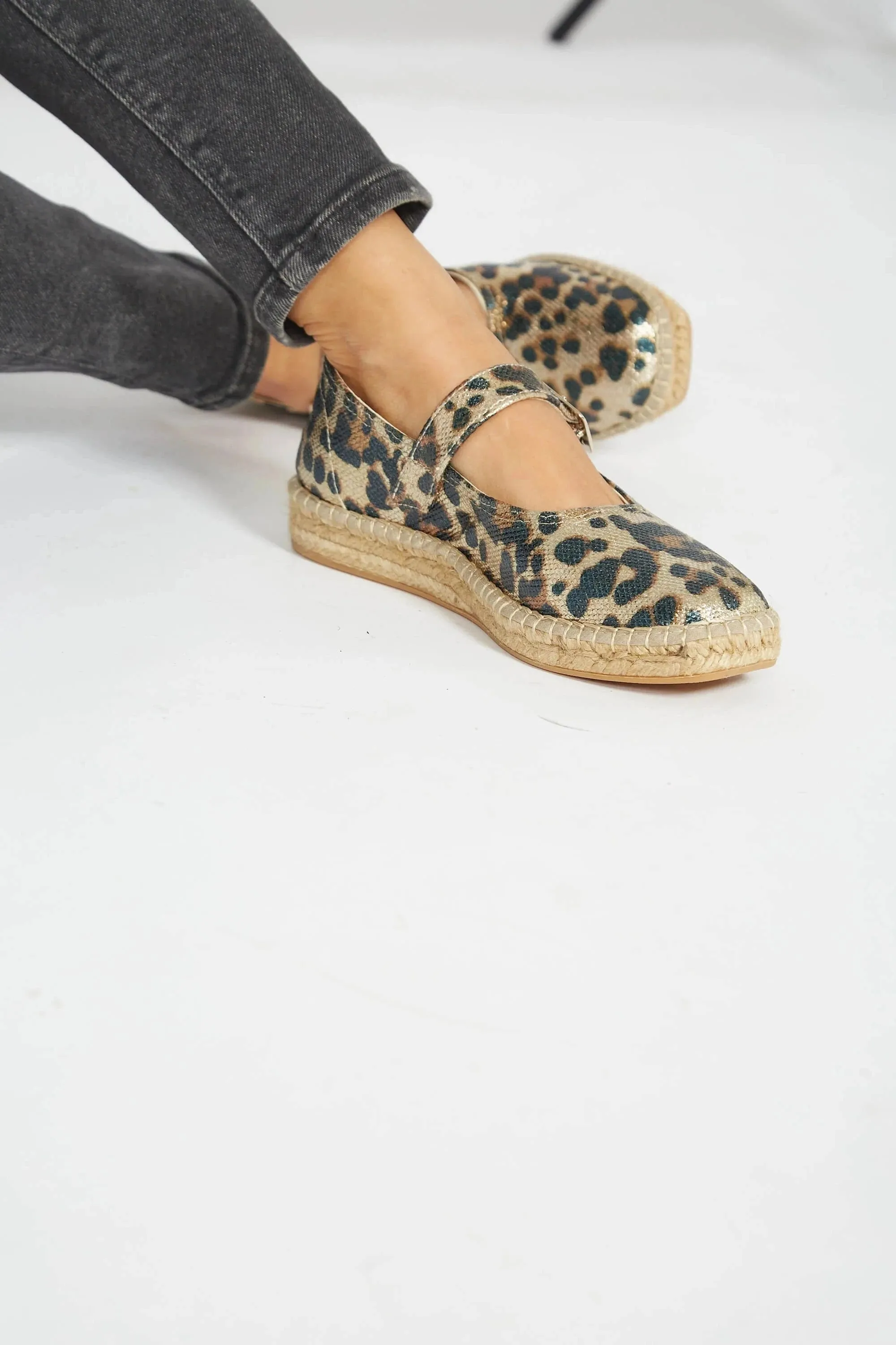 Leopard Vegan Recycled Linen & Jute Manoletinas | Multi