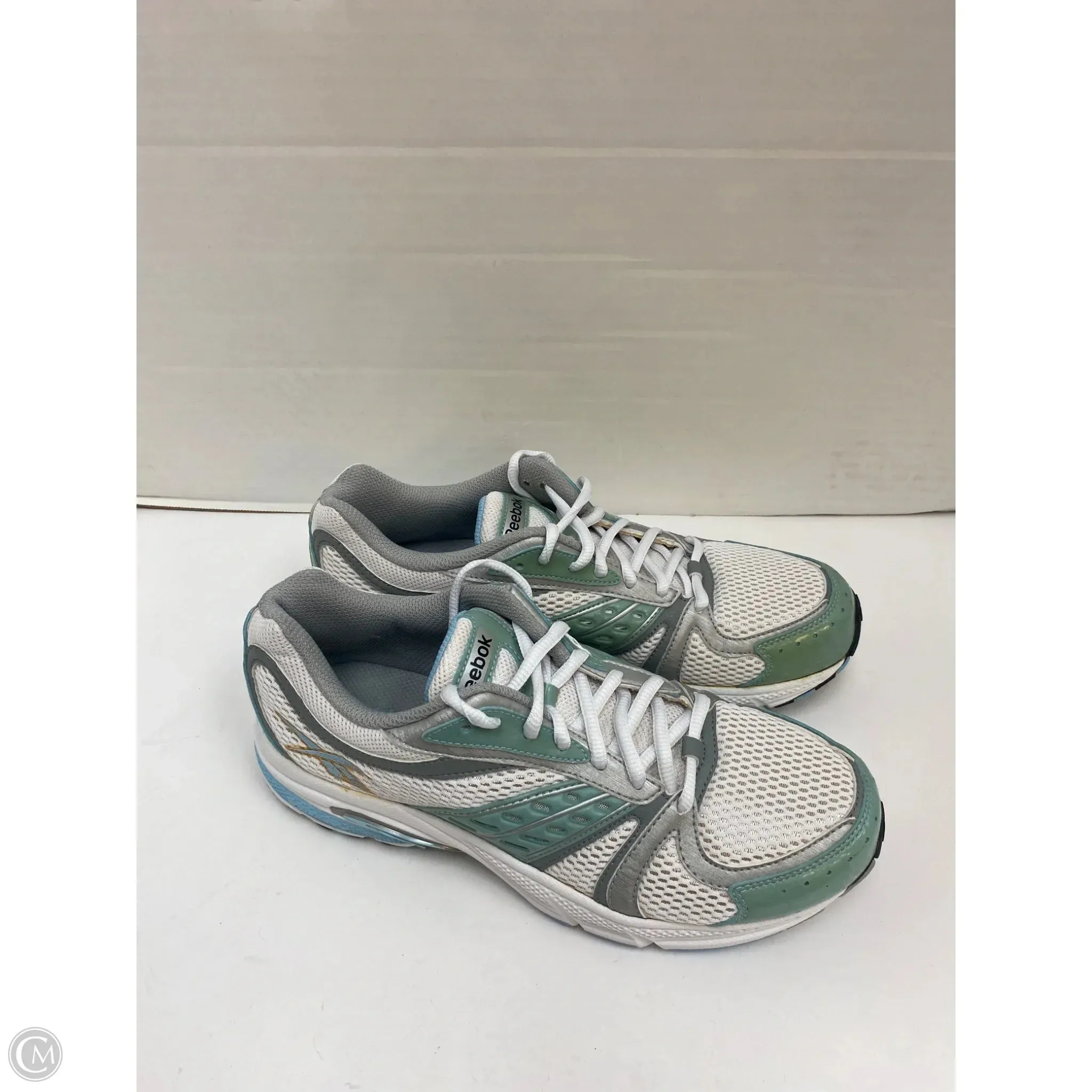 Shoes Athletic By Reebok In White, Size: 9