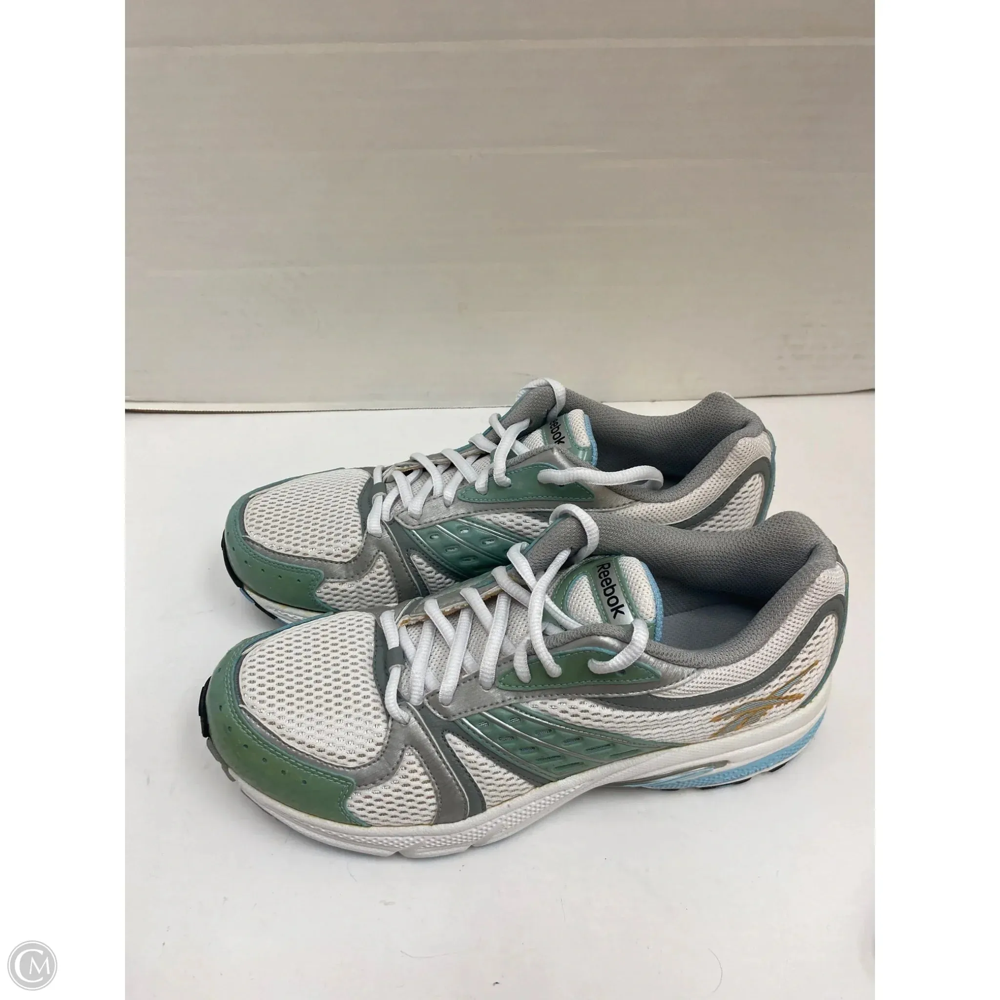 Shoes Athletic By Reebok In White, Size: 9